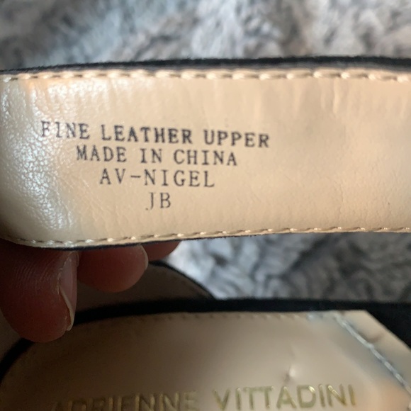 Adrienne Vittadini - Black heels with leather upper lining,  zipper and tie. - Picture 6 of 6